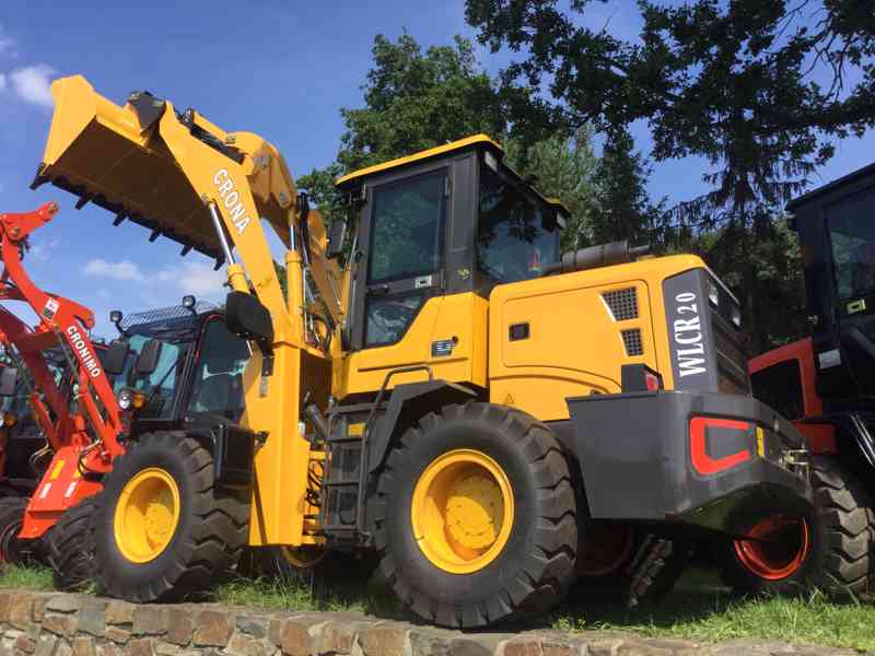 Kloubový nakladač CR20 CRONA, 5500 kg, AKCE!! - foto 2