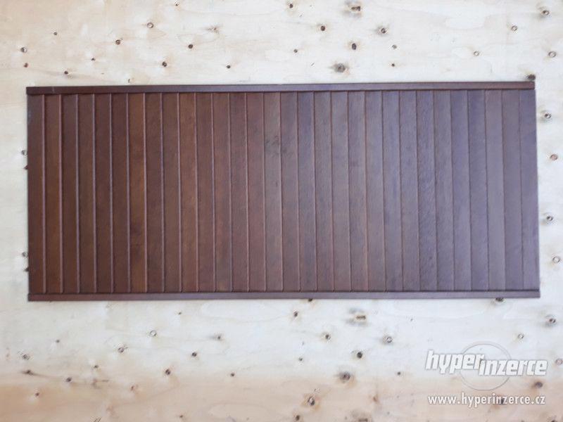 Dřevěná deska zdobená lamelami, 130 x 55cm. - foto 1