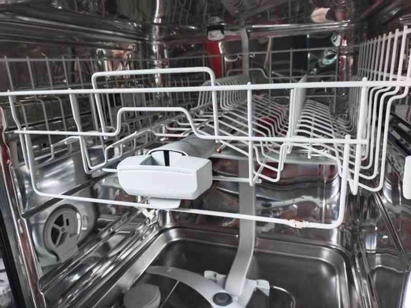 Prodám funkční vestavěnou myčku 60cm De Dietrich LDD935IX/IX - foto 4