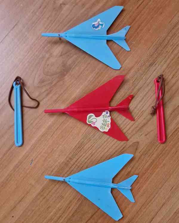 Gumový Rumcajs,mlýnek,KDN želvy,plechová káča,pejsek,formule - foto 10