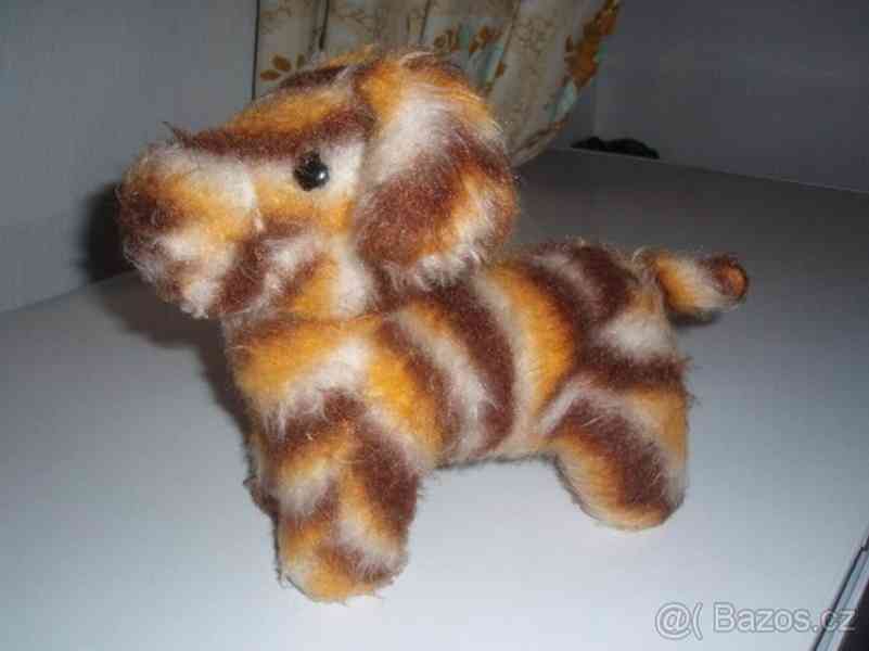 Gumový Rumcajs,mlýnek,KDN želvy,plechová káča,pejsek,formule - foto 9