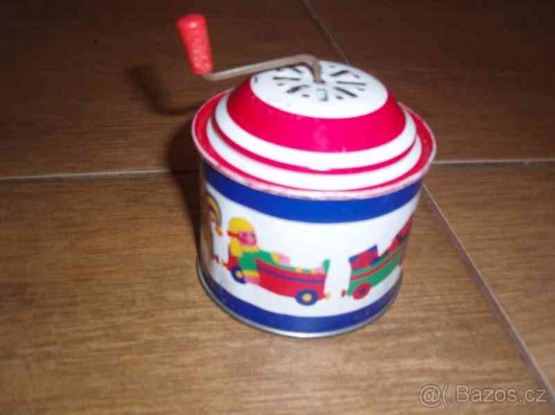 Gumový Rumcajs,mlýnek,KDN želvy,plechová káča,pejsek,formule - foto 5