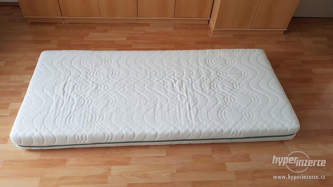 Postel, rošt a matrace - foto 7