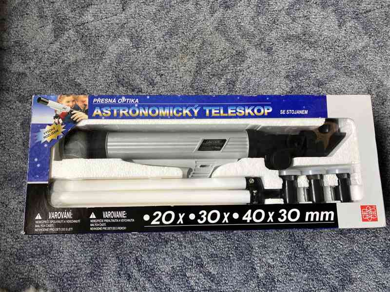 Astronomický teleskop