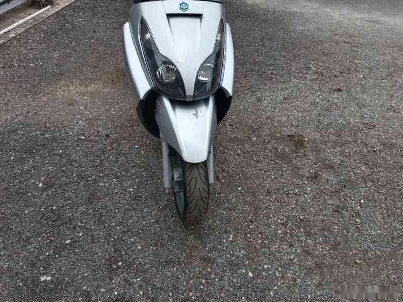 Piaggio X7 125 CZ doklady v ceně Najeto 10 tis. - foto 9