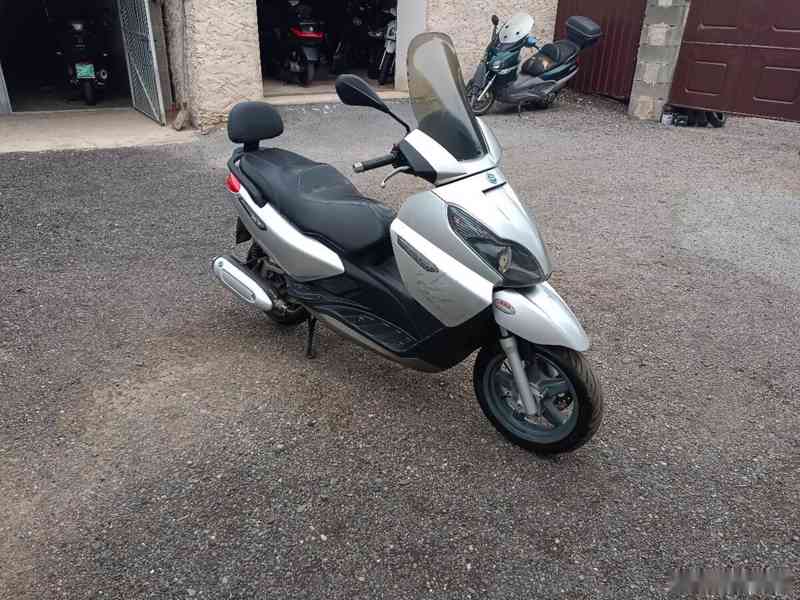 Piaggio X7 125 CZ doklady v ceně Najeto 10 tis. - foto 7