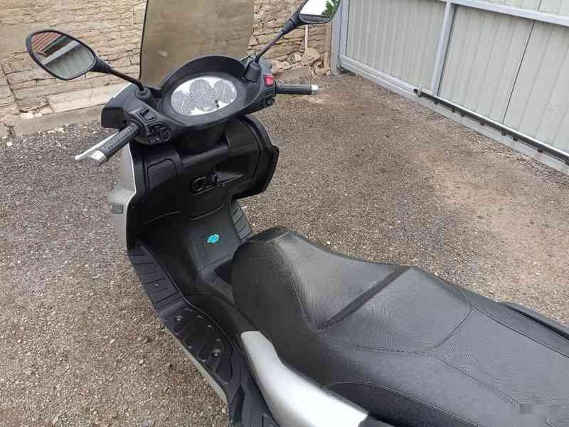 Piaggio X7 125 CZ doklady v ceně Najeto 10 tis. - foto 14