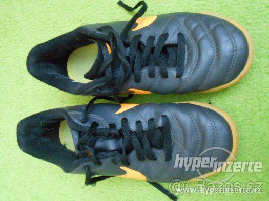 Prodám chlapecké sálové boty Nike - vel. 33 - foto 1
