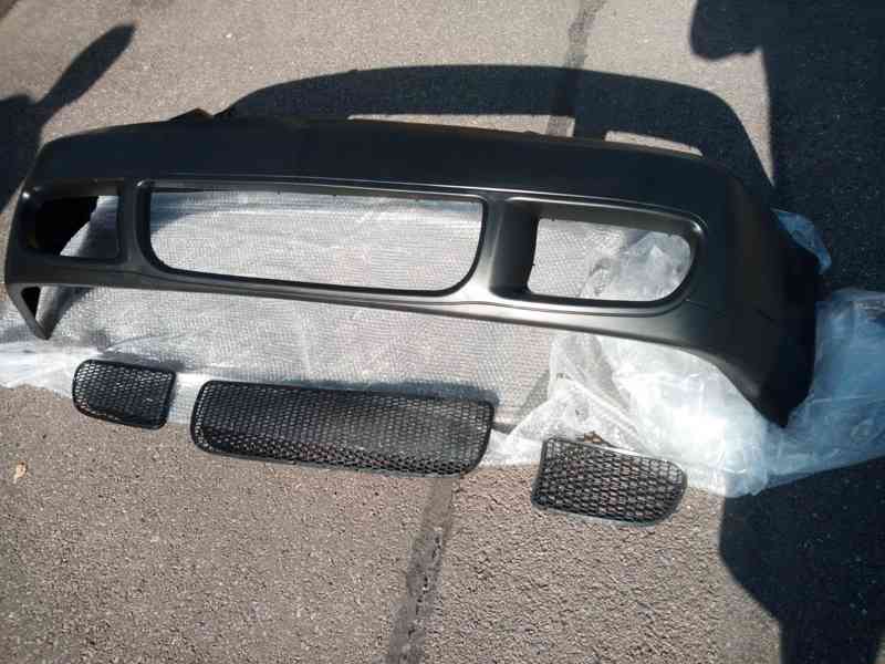 VW Golf 4 přední nárazník R32.. - foto 2