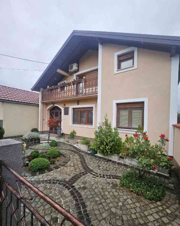 Prostorná patrová rodinná vila ve Vršci  - foto 3