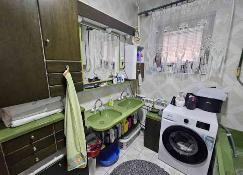 Prostorná patrová rodinná vila ve Vršci  - foto 16