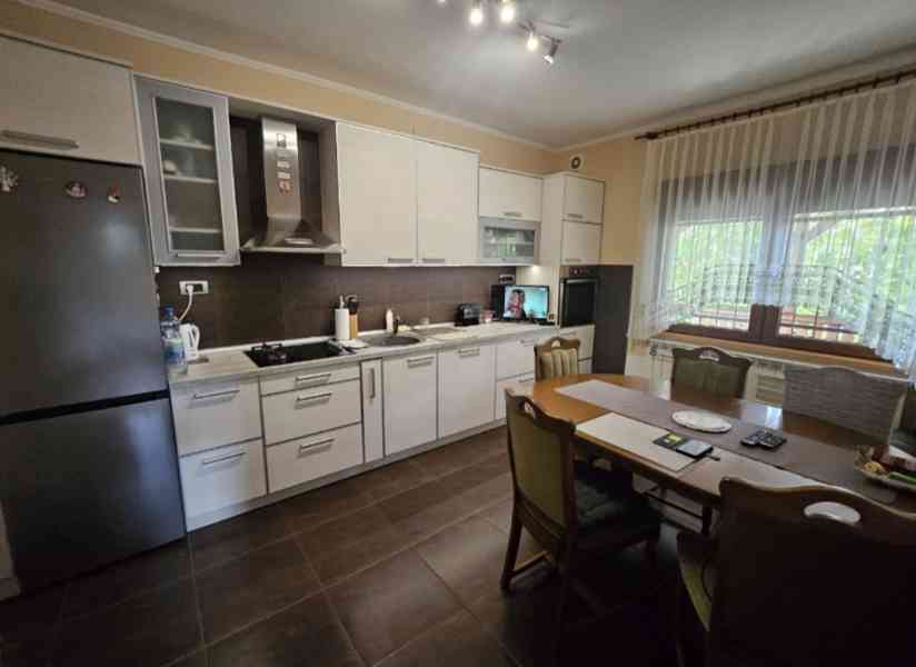 Prostorná patrová rodinná vila ve Vršci  - foto 11