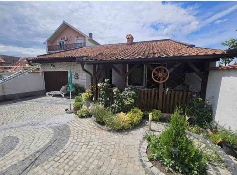 Prostorná patrová rodinná vila ve Vršci  - foto 19