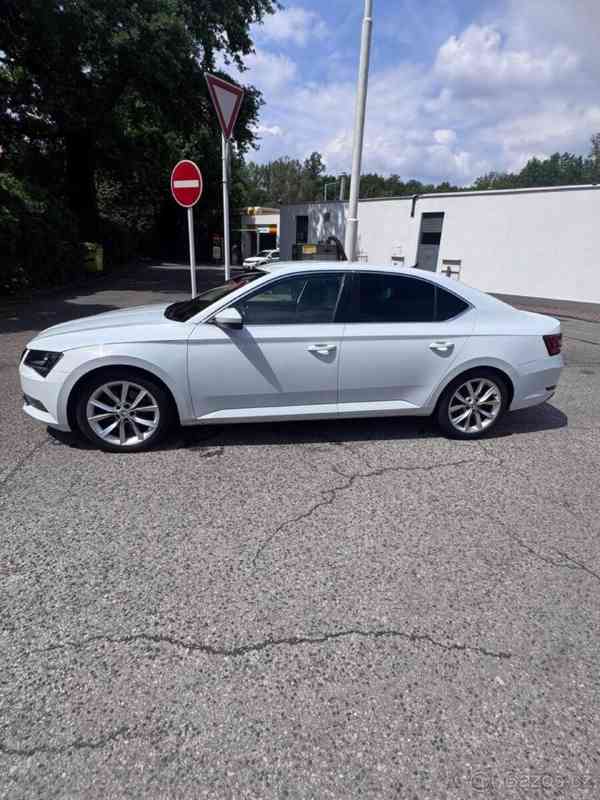 Škoda Superb 2,0   3 - foto 8