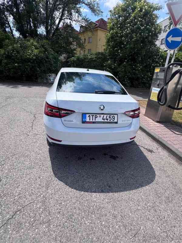 Škoda Superb 2,0   3 - foto 7