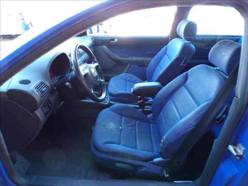 Audi A3 1,6 i ALU KOLA - foto 6