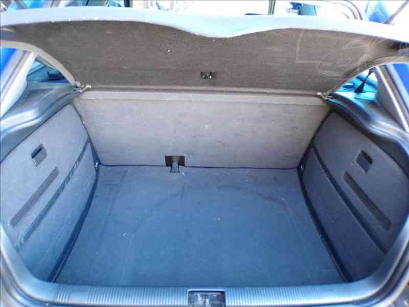 Audi A3 1,6 i ALU KOLA - foto 8