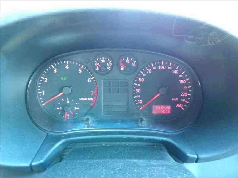 Audi A3 1,6 i ALU KOLA - foto 5