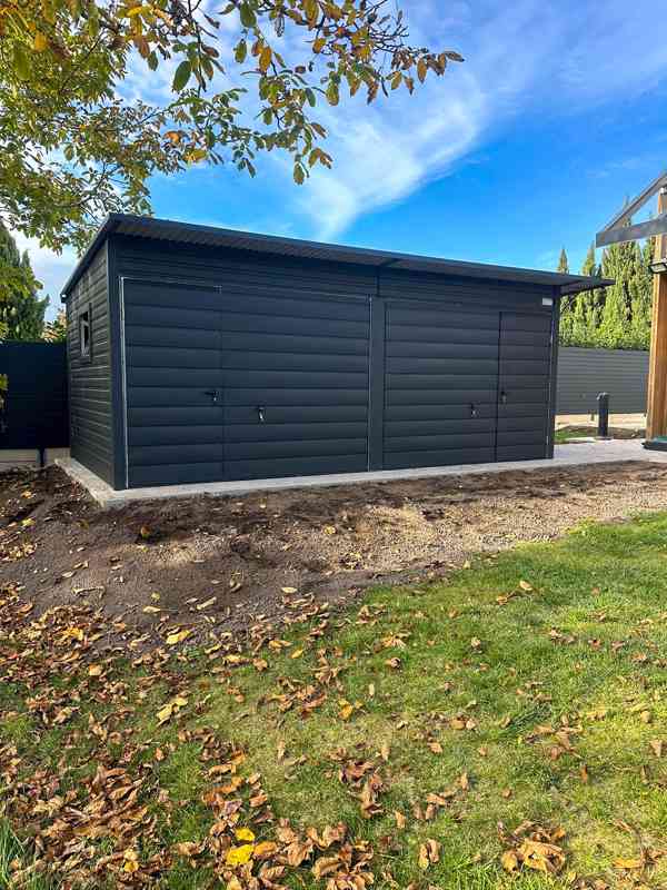 Plechova garáž 6x3 2x výklopná vrata 2x okno 2x dveře TS1006 - foto 2