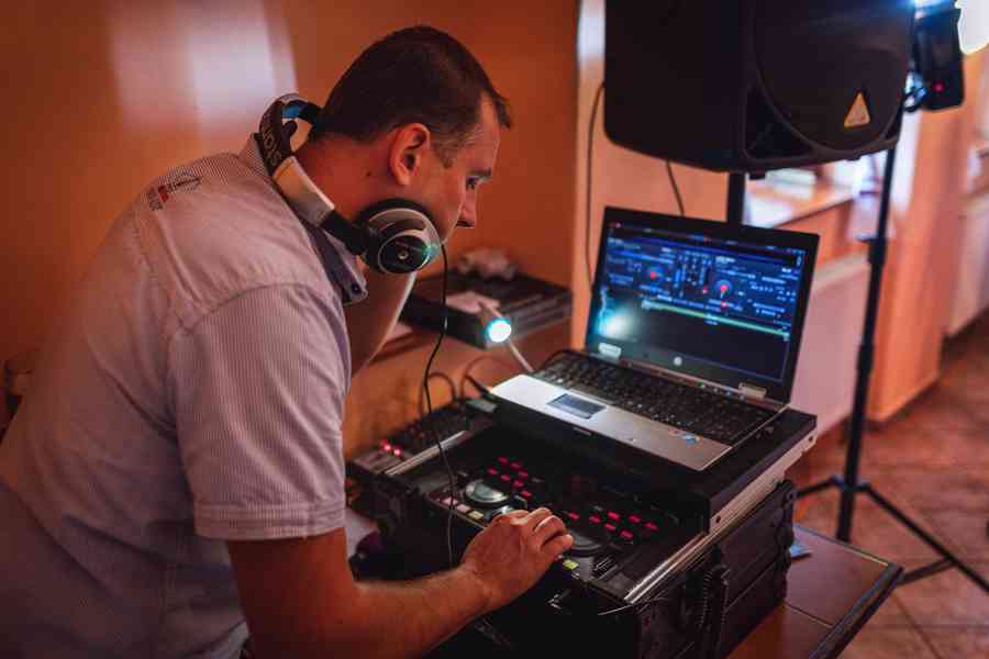 DJ na Svatbu,Oslavu,Srazy,Párty,Soukromé akce,Celá ČR - foto 3