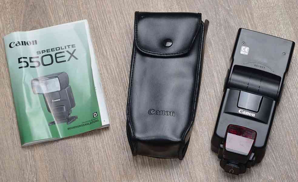 Blesk : Canon Speedlite 550 EX