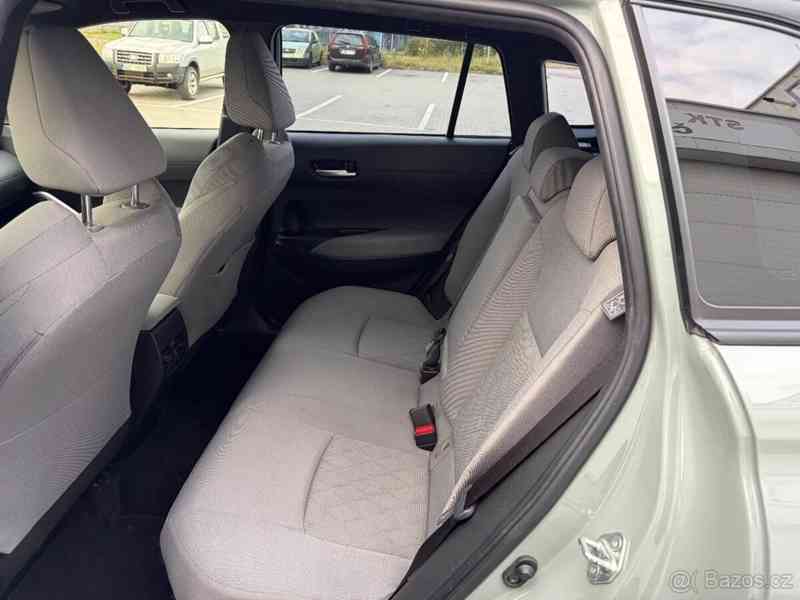 Toyota Corolla Cross 2,0   4x4 - servis Toyota - foto 7