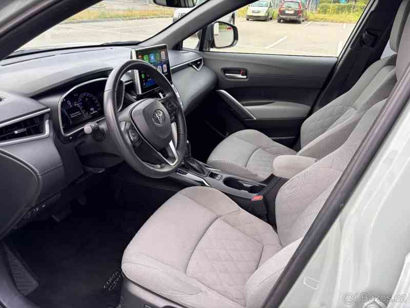 Toyota Corolla Cross 2,0   4x4 - servis Toyota - foto 5