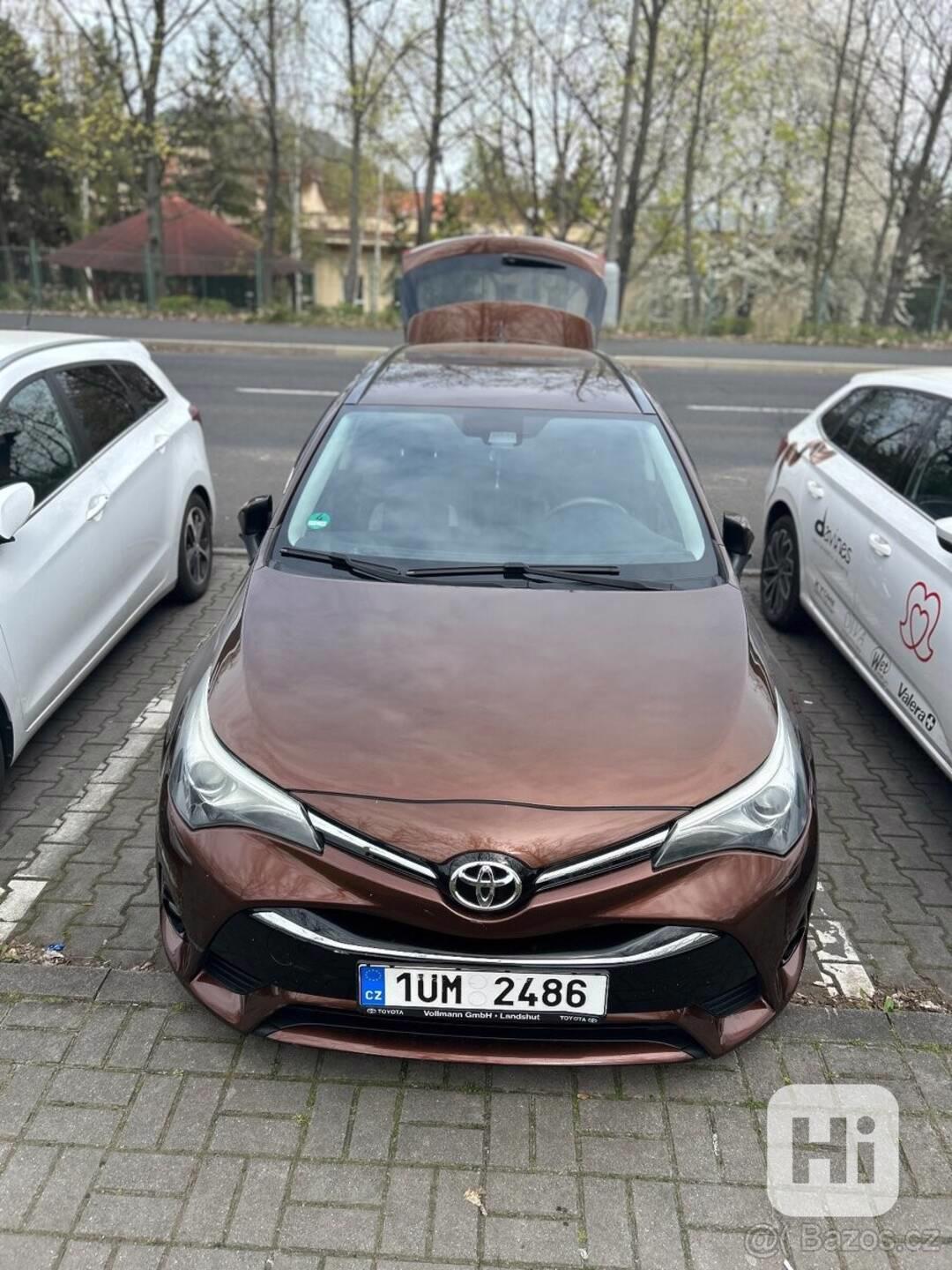 Toyota Avensis 2,0 - foto 1