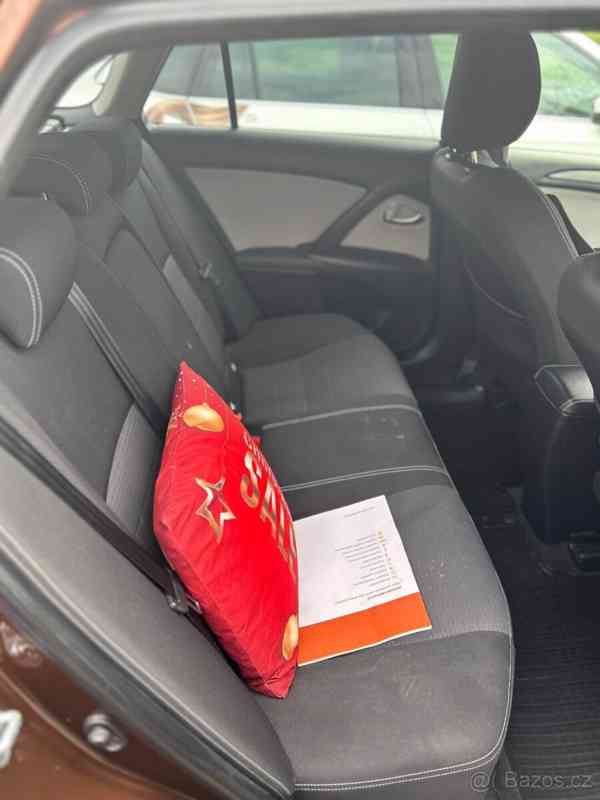 Toyota Avensis 2,0 - foto 12