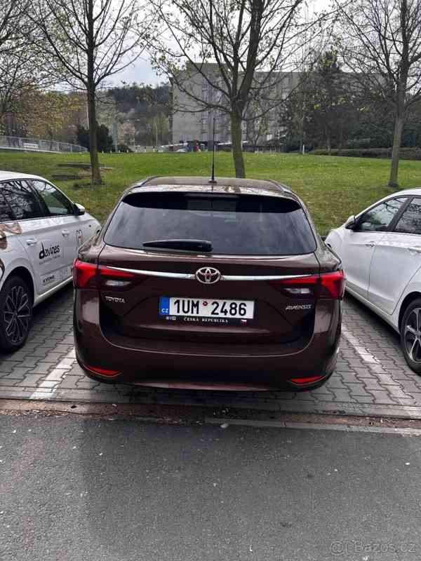 Toyota Avensis 2,0 - foto 9
