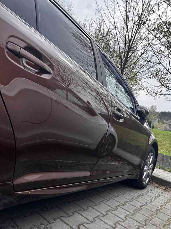 Toyota Avensis 2,0 - foto 10