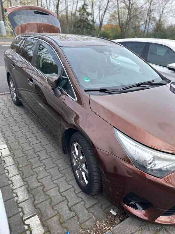 Toyota Avensis 2,0 - foto 2
