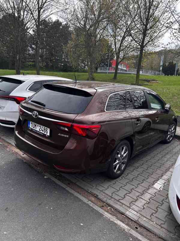 Toyota Avensis 2,0 - foto 6
