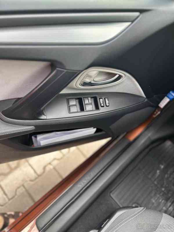 Toyota Avensis 2,0 - foto 15