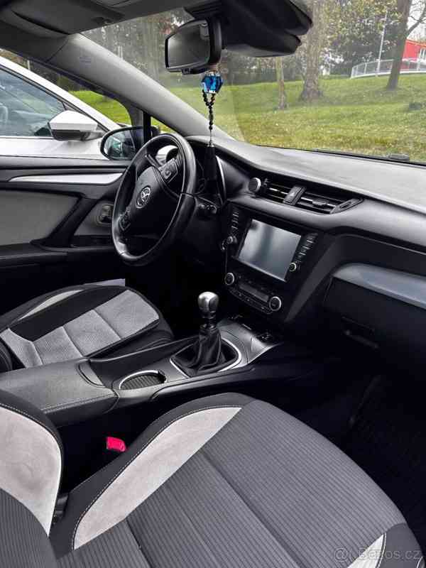 Toyota Avensis 2,0 - foto 19