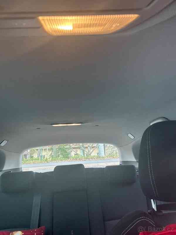 Toyota Avensis 2,0 - foto 11