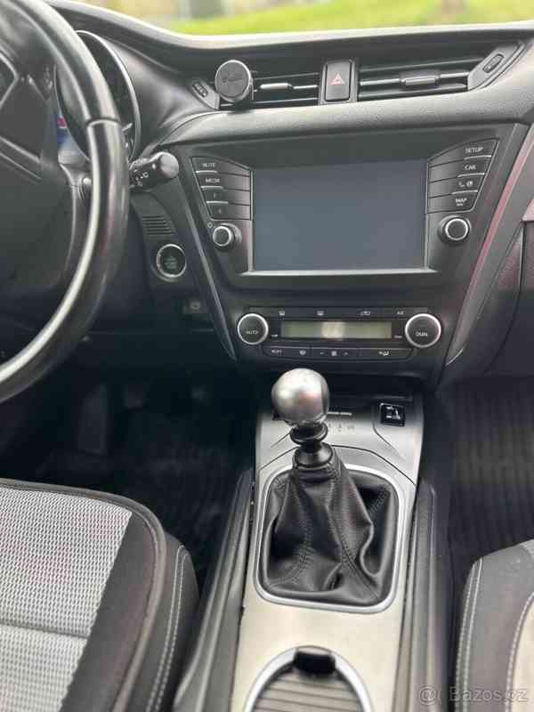 Toyota Avensis 2,0 - foto 8