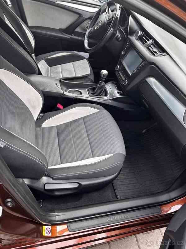 Toyota Avensis 2,0 - foto 17