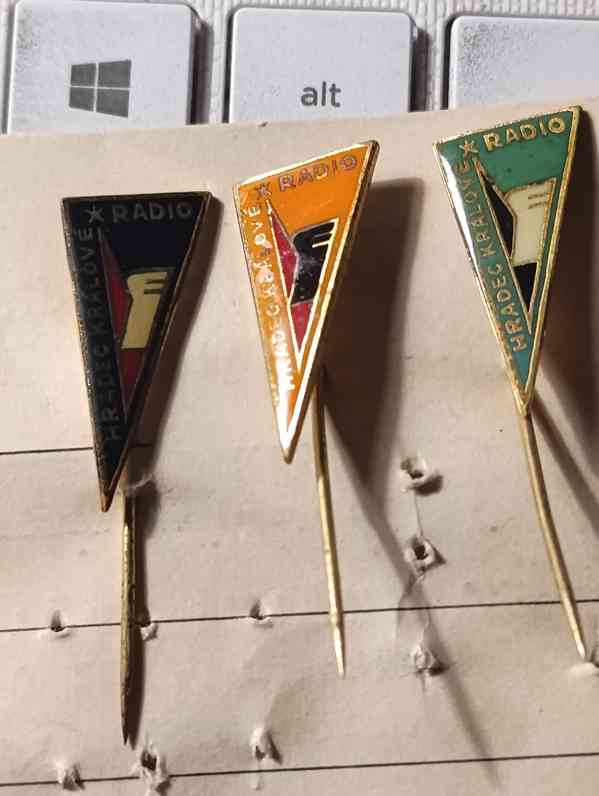 Sada 10 sběratelských odznaků Radio Hradec Králové - foto 7