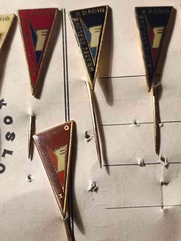 Sada 10 sběratelských odznaků Radio Hradec Králové - foto 6