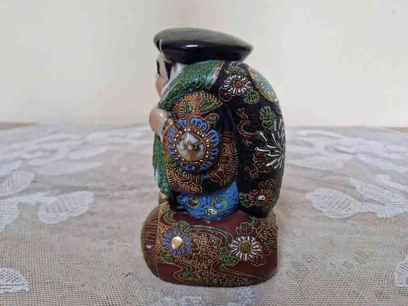 Luxusní Japonská bohatě zdobená soška Bůh Bůžek Satsuma  - foto 4