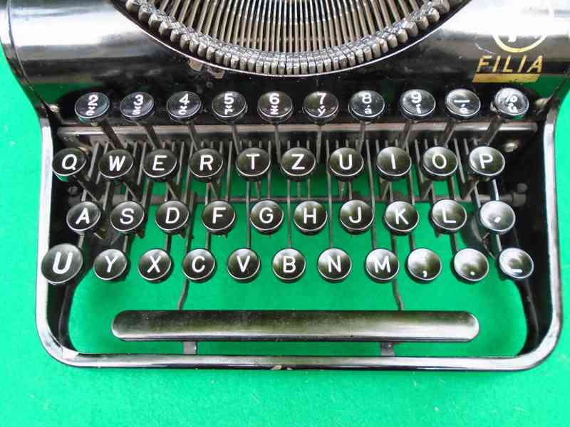 Starožitný retro psací stroj Olympia funkční pěkný - foto 5