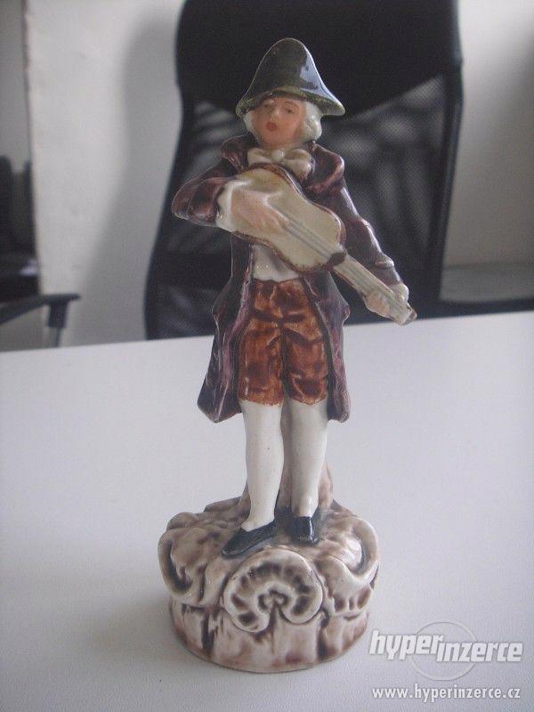 Hráč na loutnu - porcelánová figurka Lladro - foto 1