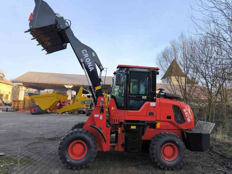 Kolový nakladač, Kloubový CR-15 opět na skladě - foto 2