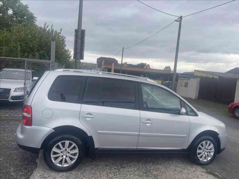 Volkswagen Touran 2,0 TDi PDC,ALU,TAŽNÉ,WEBASTO - foto 2