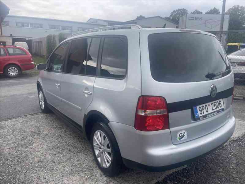 Volkswagen Touran 2,0 TDi PDC,ALU,TAŽNÉ,WEBASTO - foto 3