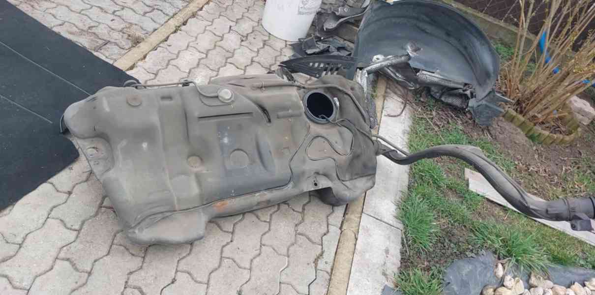 Náhradní díly na Peugeot 407 1.6 HDI 80kW,rád poradím,namont - foto 7