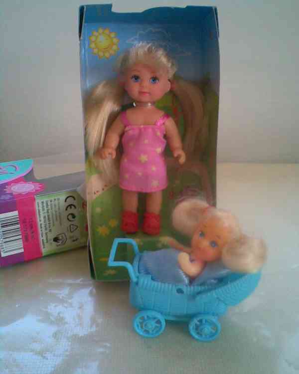 Nový nábyteček s panenkami - foto 2