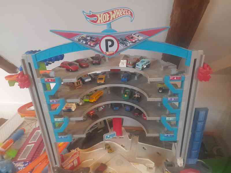 Hotwheels garáž - foto 4