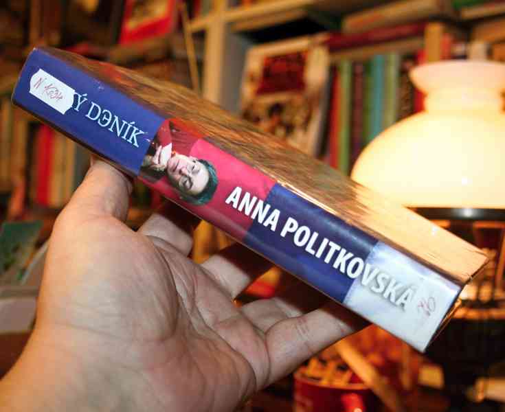 RUSKÝ DENÍK - Anna Politkovská (nejlevněji) - foto 2